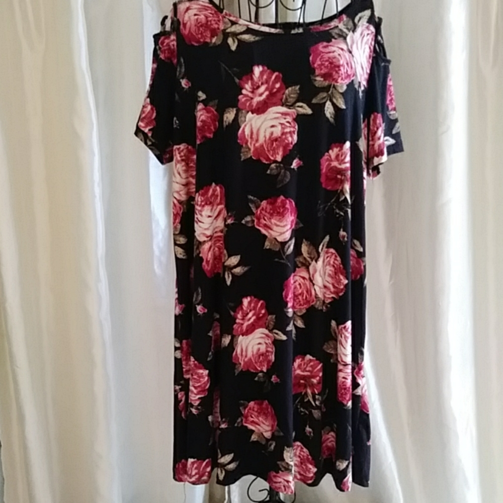 Vibe sz 2x soft stretchy cold shoulder shift dress